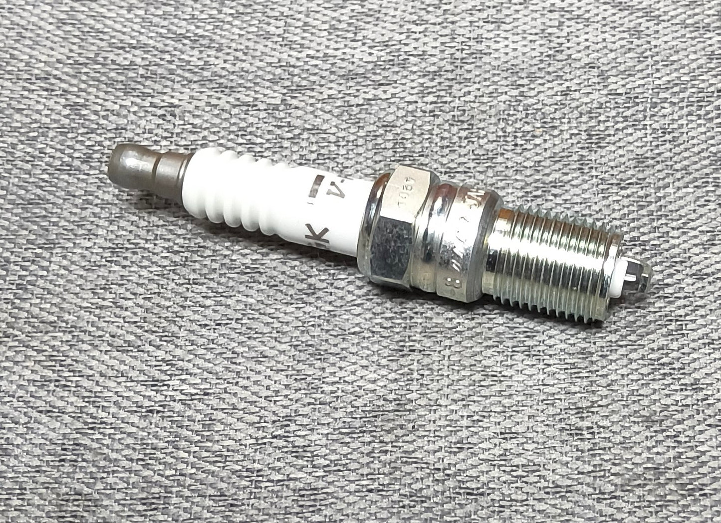 NGK V-POWER RACING PLUG (crate)